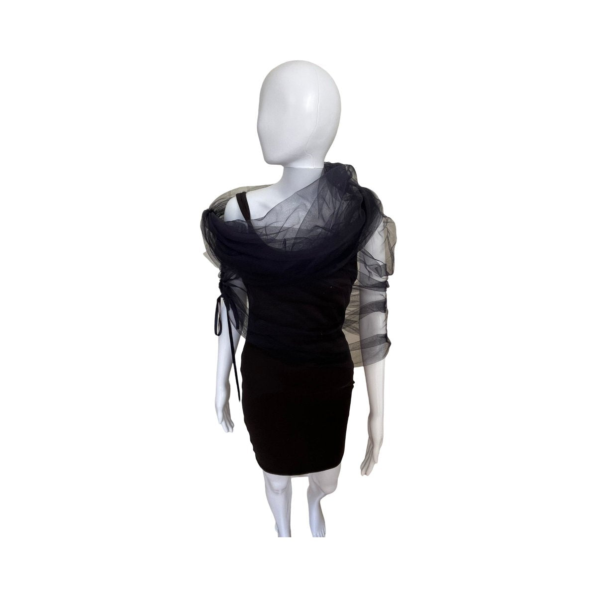 Wrap navy tulle.