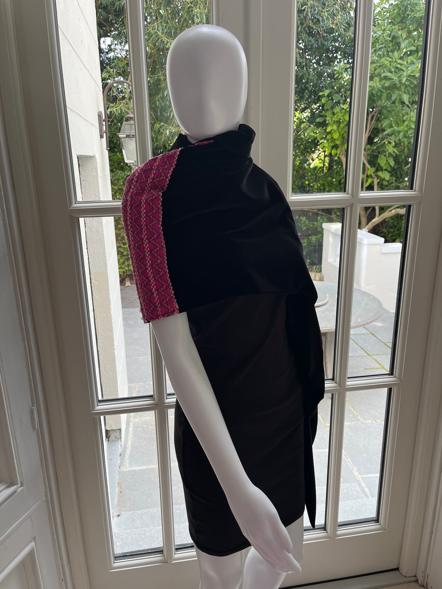 Pashmina soft velvet black with pink trim