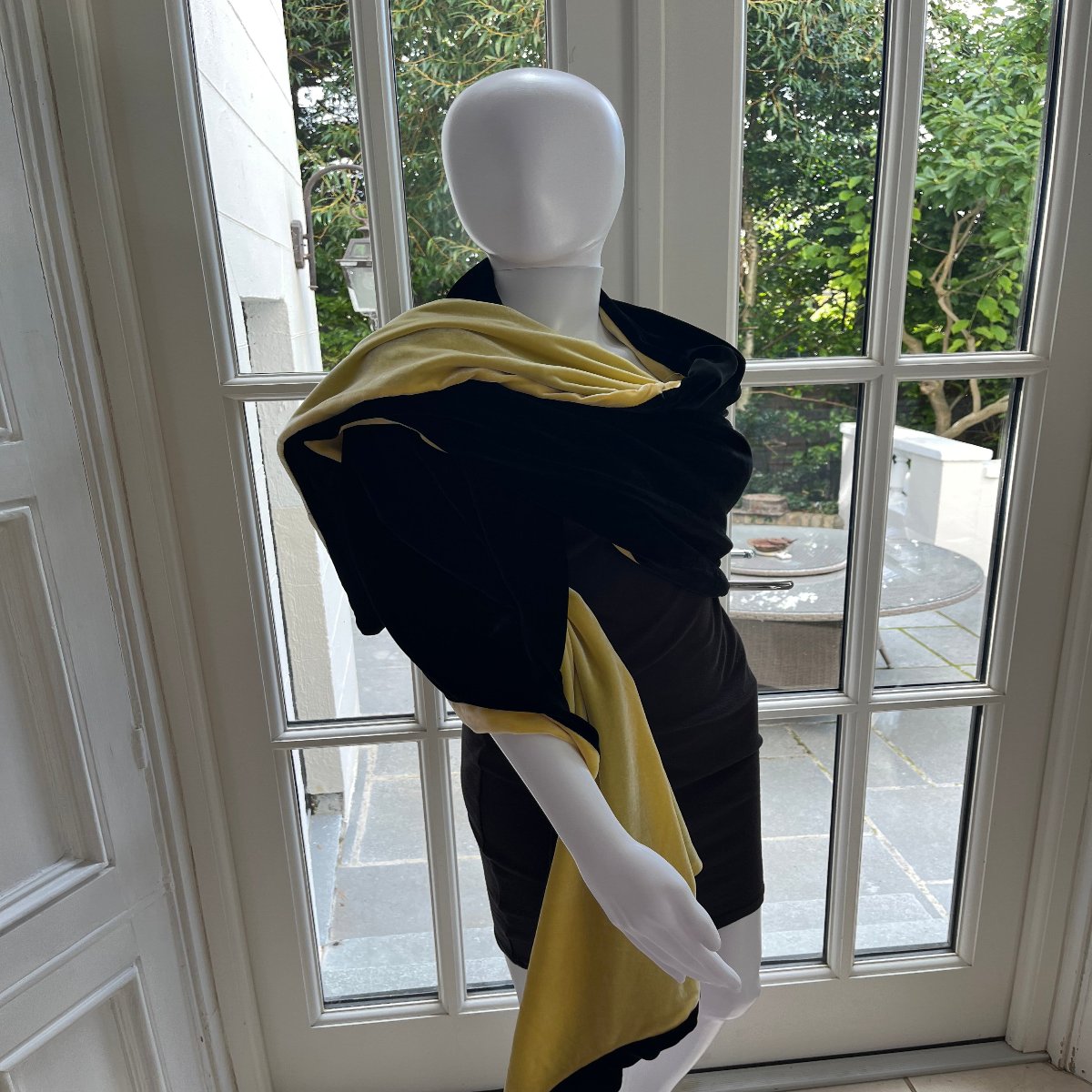 Pashmina silk velvet black and canary yellow.