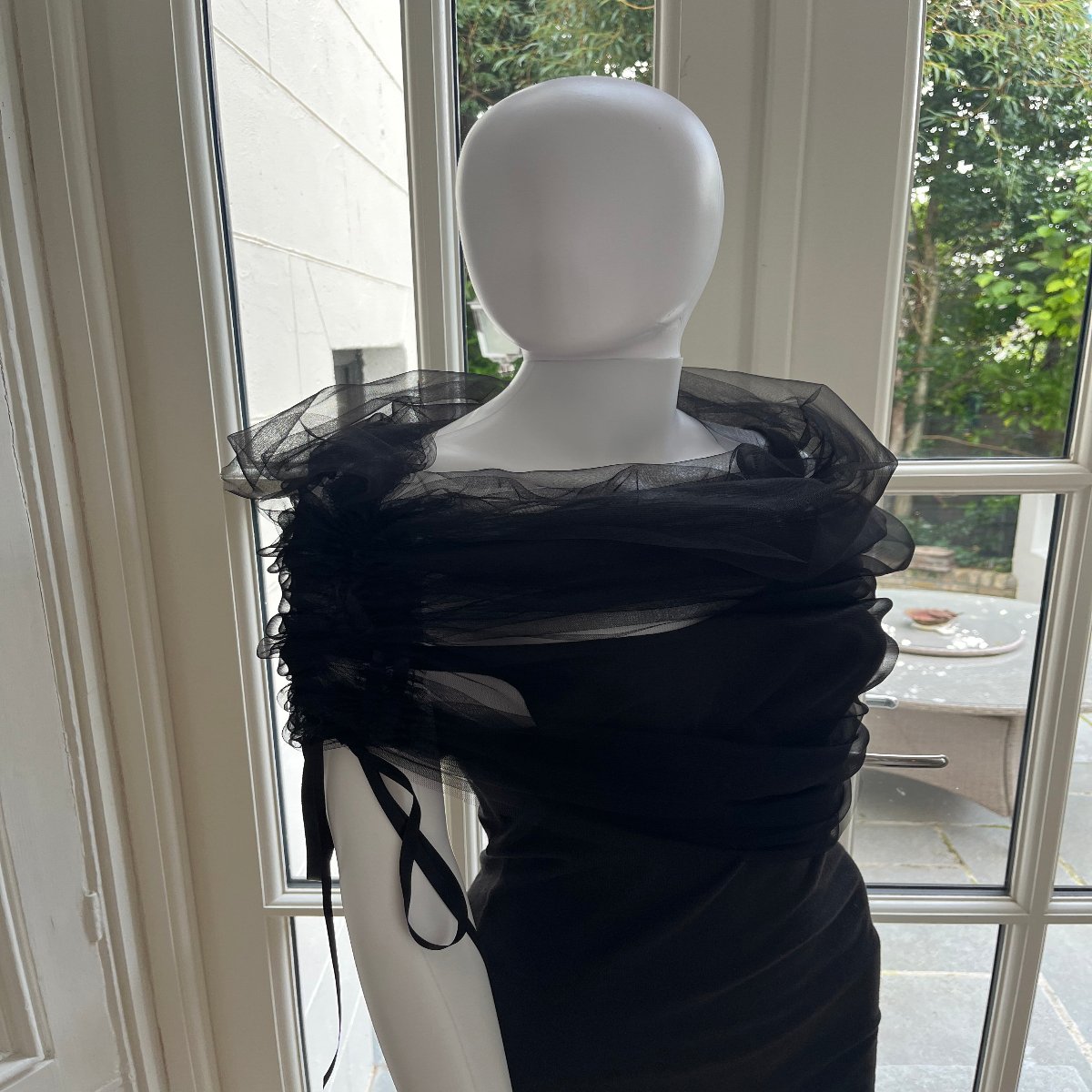 wrap tulle black.